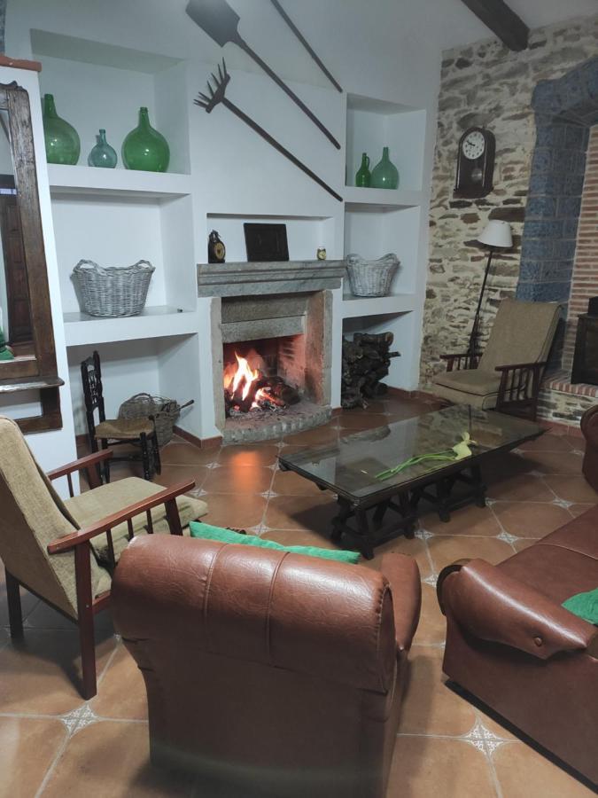 Casa Rural La Carriona Segura de Leon ภายนอก รูปภาพ